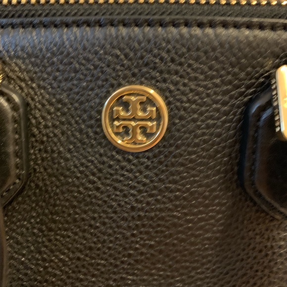Tory Burch top handle with  cross over strap - Picture 2 of 3